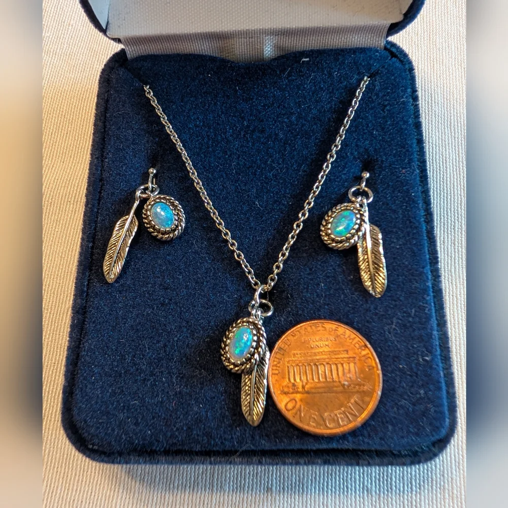 New In Box Montana Silversmiths Opal & Feather Necklace & Earrings Set - Picture 6 of 10